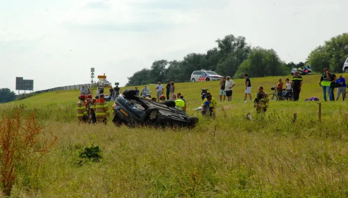 auto over de kop rheden