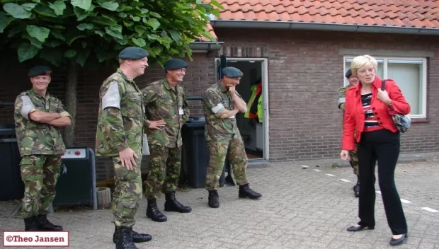 b2qrp4bqymleakvl0layzyymq 2013 08 19 militaire oefening gemeentewerf velp rheden 41
