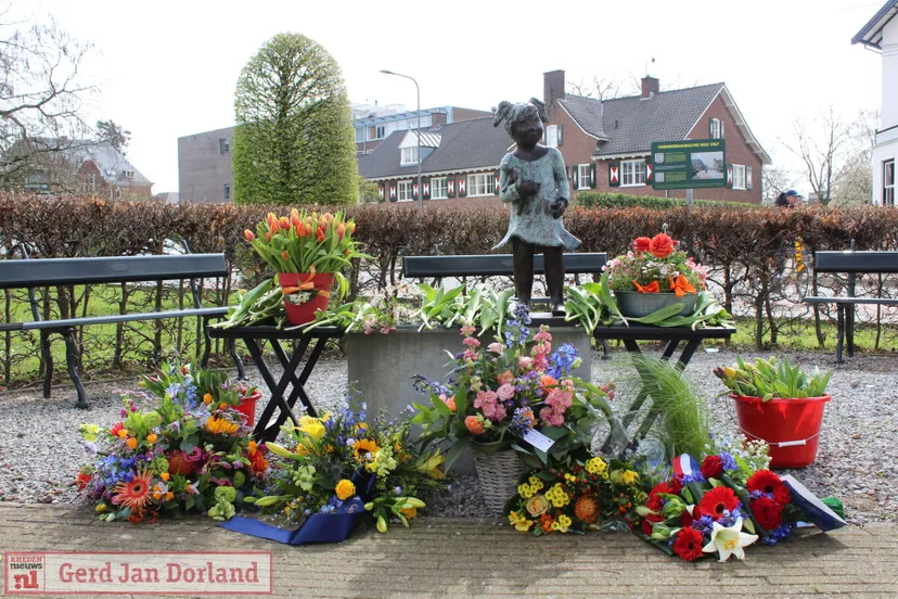 bevrijding velp 2e wereldoorlog gevierd en herdacht bij monument voor moedige mensen in wo2 2023 00