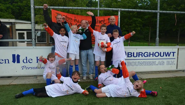 cm4jbl0oava64ot6nnubqq583 dvov e4 kampioen 2