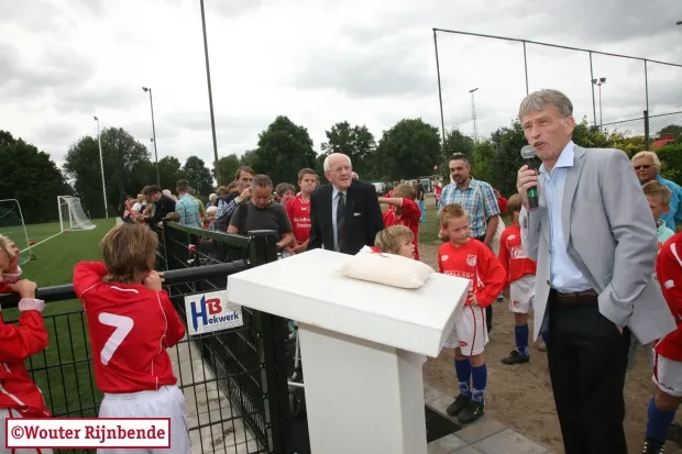 do33frebi8msohifxqjdmy1py 130901 opening voetbalveld rheden 001