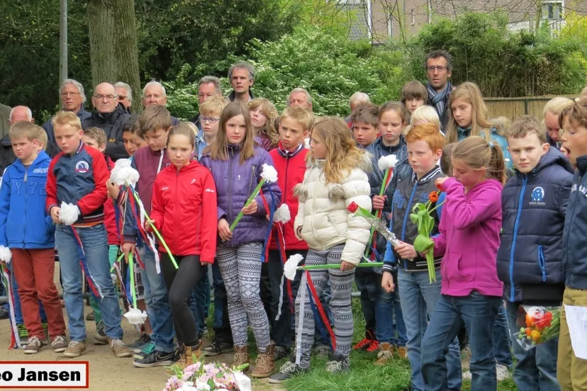 dqu3e4e904nvehu9j2ihqv7xb 2014 04 15 carolinapark herdenking 018