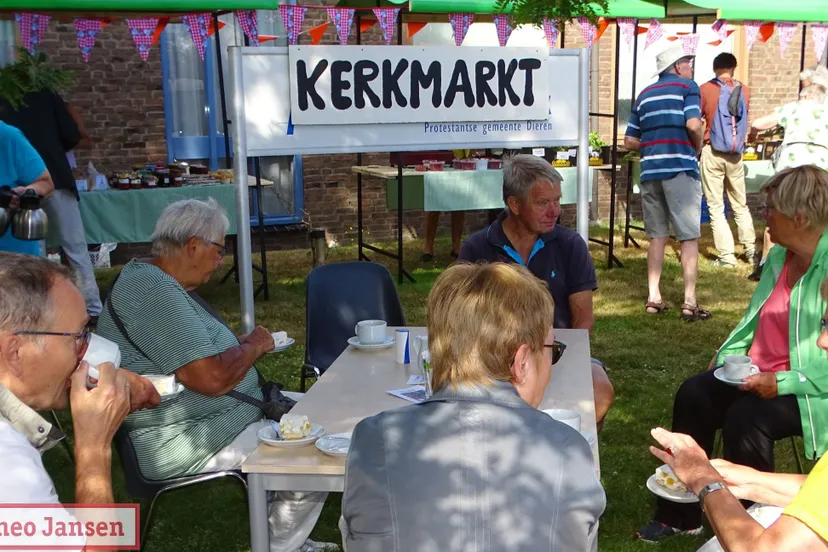 eerste van 10 kerkmarkten dieren nu van start 2022 07 15 11