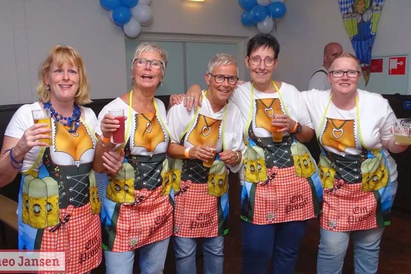 erste oktoberfest carnavalsvereniging de deurdauwers goed bezocht 01 10 2022 1