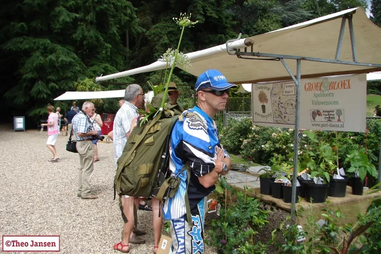 f744k2nmlaf9d1q9flriwb7r0 agapanthus 009