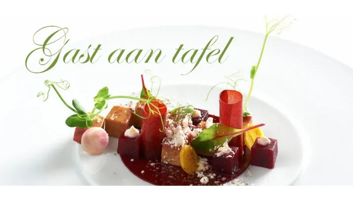 gast aan tafel