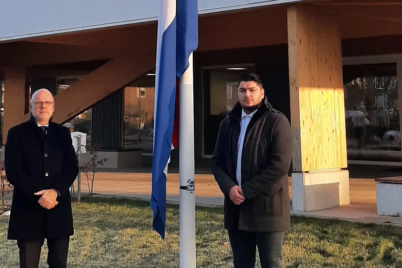 gemeente rheden vlag halfstok