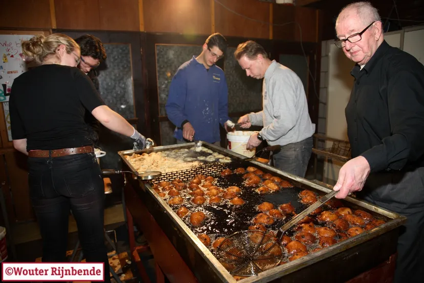 gict39jbxv1n0b2m4d5hp6zwt 131229 oliebollen msr 006