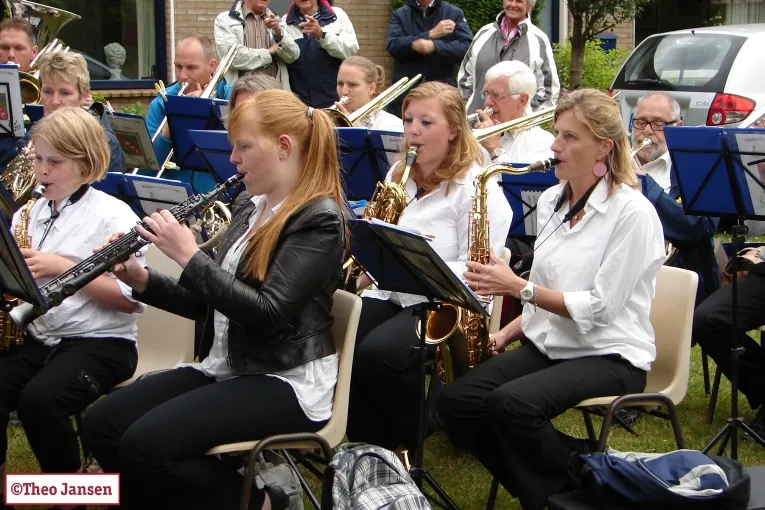 hwoxrb8upx7tmw4kxgnnakcfh rhedens fanfare 003