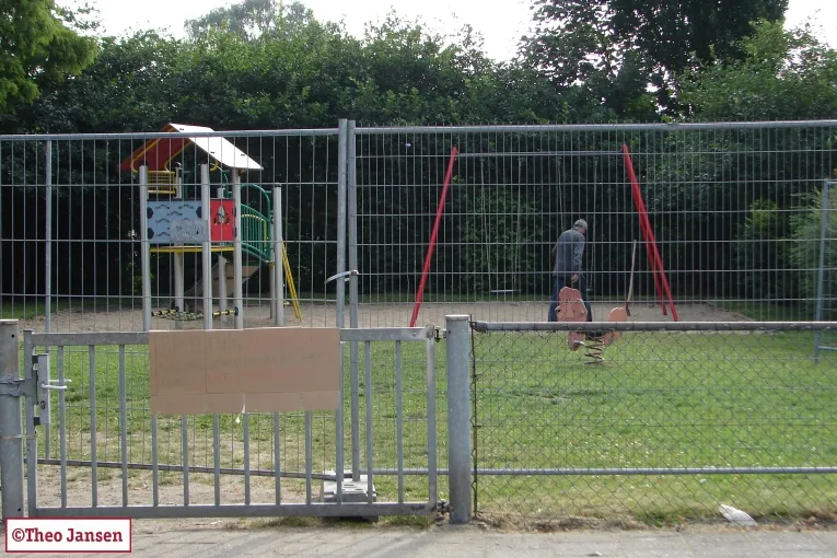 ik0ziuk7jvnetj2f87bew9jh7 velp scheermesjes in speeltuin 2013juli 4