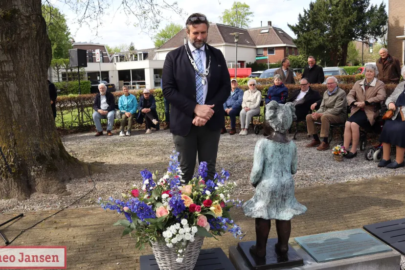 indrukwekkende herdenking bij monument voor moedige mensen in velp 2024 1