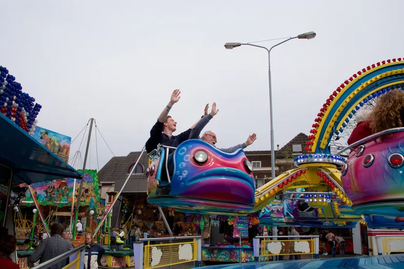 juichend draaien op de kermis in velp fotoclub velp 1