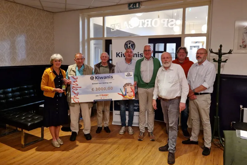 kiwanis rheden de veluwezoom haalt e3000 op met kanjerketting actie voor kinderen met kanker