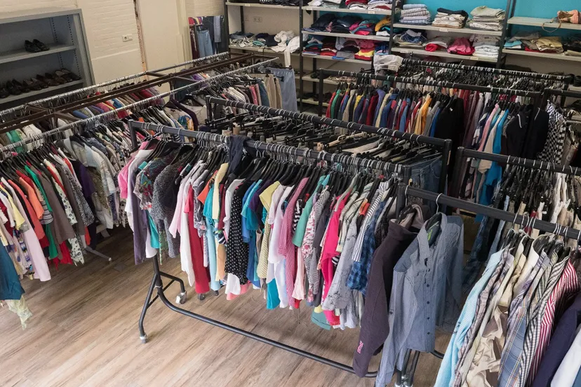 kledingbank dieren stichting strak