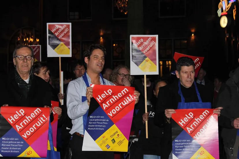 ko51rwk6avsus1vk54i973a0x onderwegnaarstadhuis