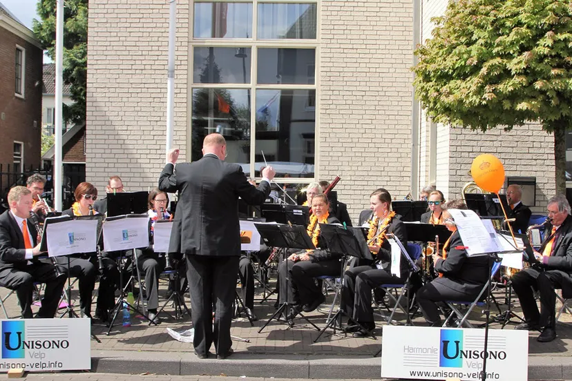 koningsdagconcert harmonie unisono koos roelofs