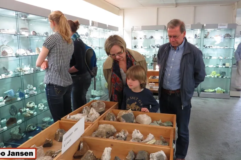 lxjggz694ljaf7uz0v7i9j7xx 2014 04 06 museumweekend geologisch museum velp 002