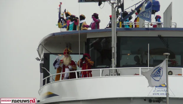 m3ch4zj9fsbr8lo5f17edxo91 intocht dieren 2012 rn 11