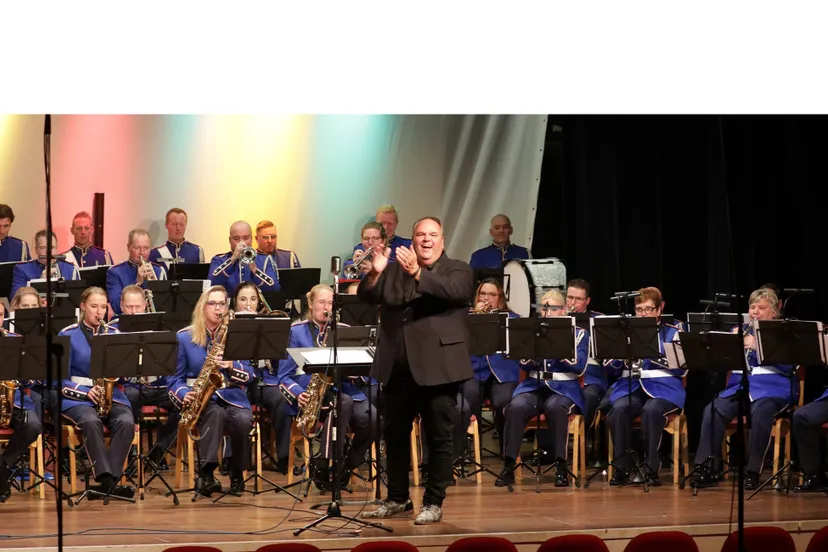 march showband rheden gaat theater in