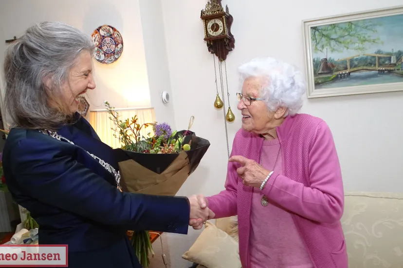 mevrouw van de weerd veen 100 jaar gefeliciteerd 02 01 2023 1