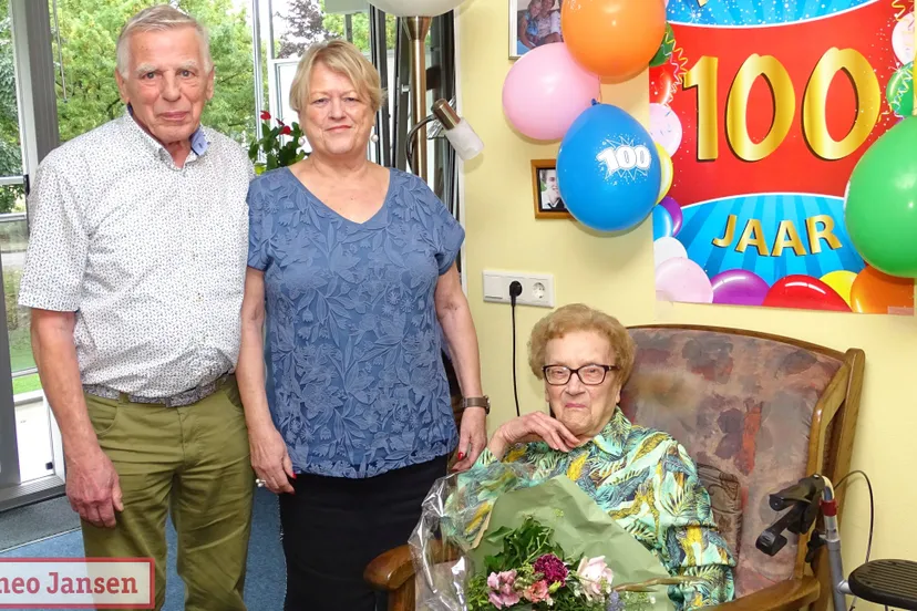 mevrouw van esbroeck van well uit velp viert 100ste verjaardag 26 08 2020 1