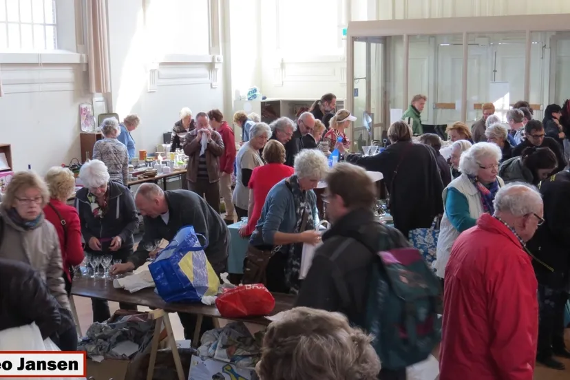 mnau2lkov435vbhb7l5evdp3n 2014 04 09 grote kerk rommelmarkt 015