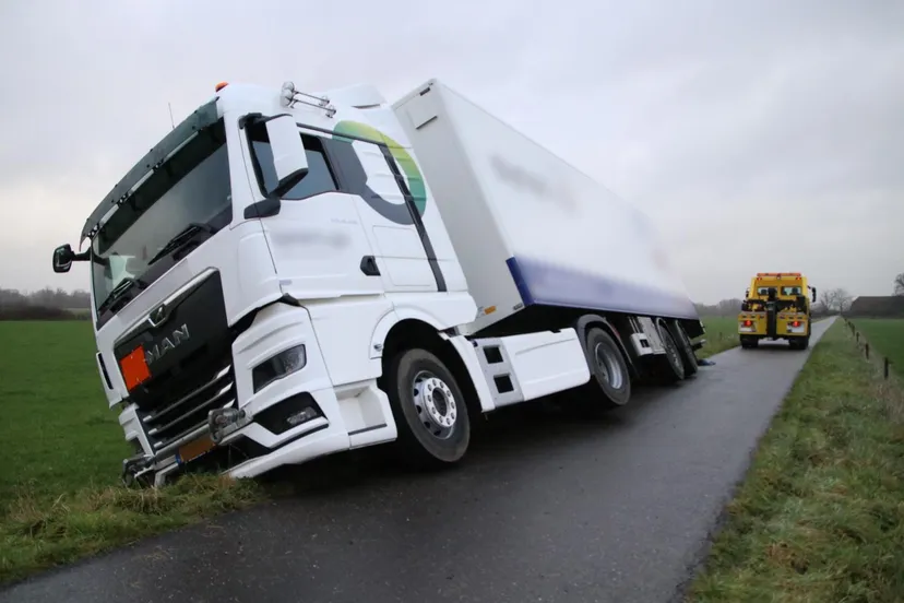 moeilijke berging van vrachtwagen in ellecom 2020 12 22 persbureau heitink 1