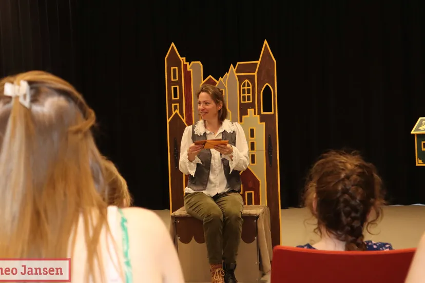 muzikale kindervoorstelling worteltjes van oranje betovert jong publiek in dieren 01 05 2024 1