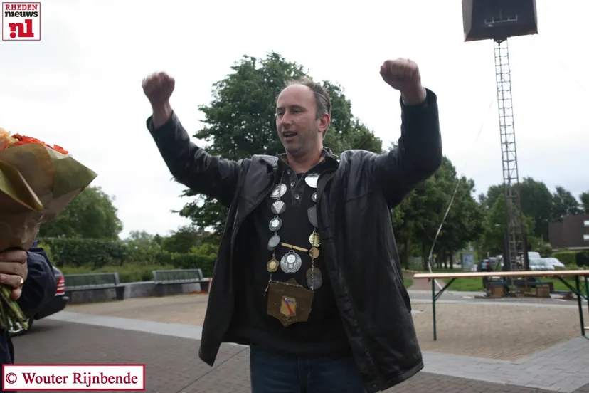 ne2bugf6bpr3jn0jso2le82rp 2014 05 11 schutterskoning rheden 010