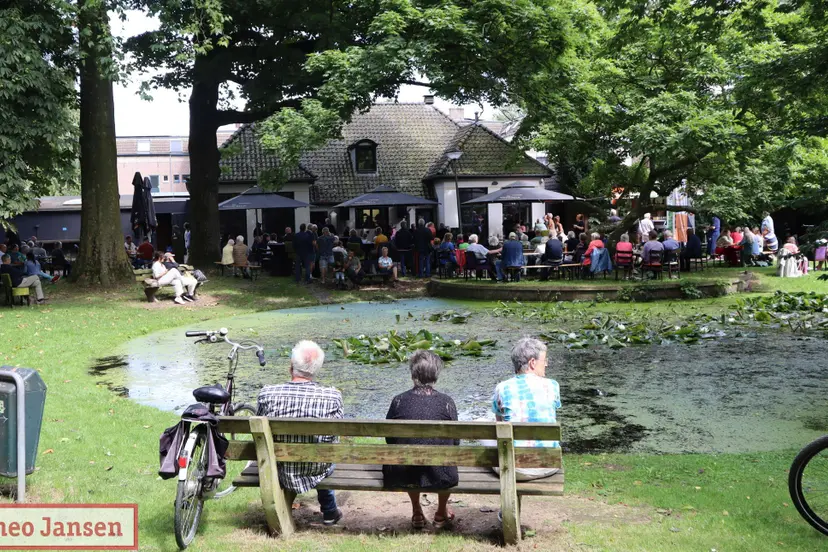 no cigar blues band vermaakt publiek bij de oranjerie in dieren 14 07 2024 10