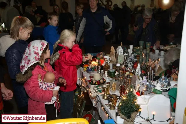 oivc1df82q28zgqf6rx20u305 131214 kerstmarkt dorpskerk 000