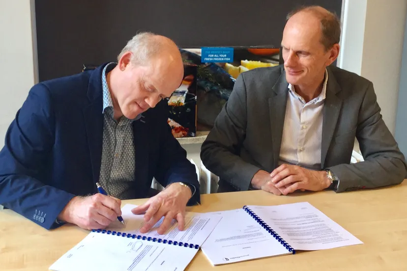 ondertekening contract smart packaging solutions gemeente rheden