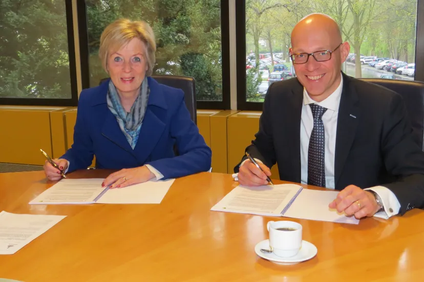 ondertekening rabobank gemeente rheden gemeentelijk servicecentrum velp