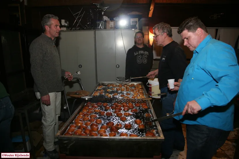 oshyyh18c4g2a389u7iquve4v 131218 oliebollenactie 002