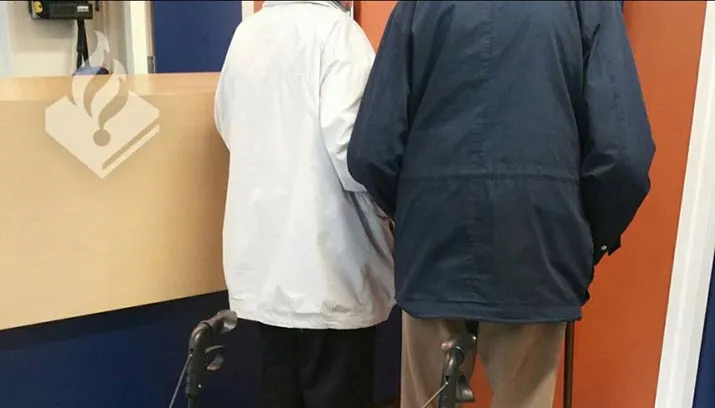 ouder echtpaar bestolen