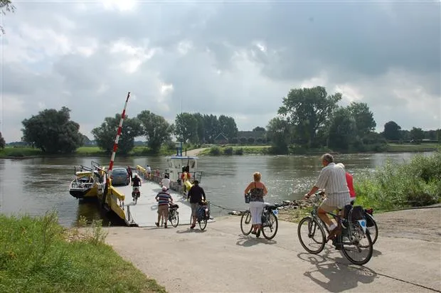 p4m1enwohrxemsypsas1nspmm rhedense fietsvierdaagse 17aug2013 copyright pdwaardrhedennieuw 5