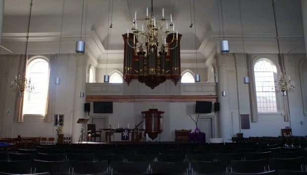 pmqpodbdmw55op20gxinfc1yv interieur grote kerk