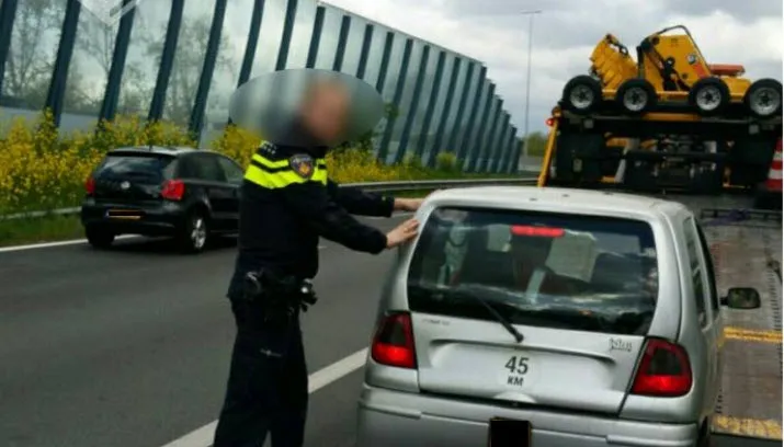 politievelp brommobiel