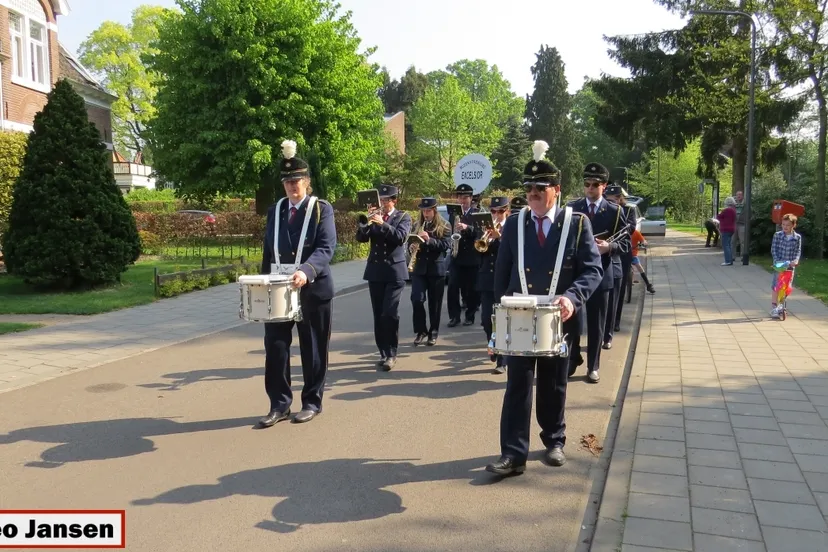 qcy87b5dnvs63rmxw1lnwswoz 2014 04 26 koningsdag ellecom 002
