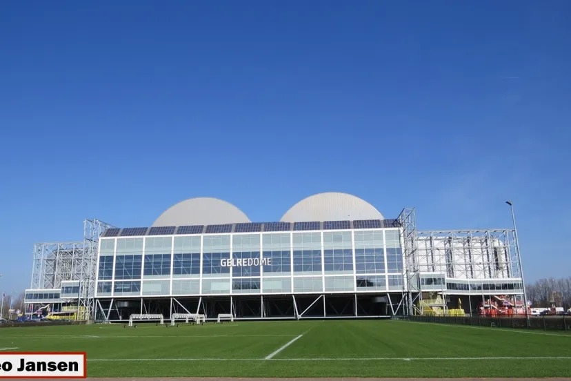 qiro9z3k30ge6axbqjr6t6vbz 2014 03 09 snuffelmarkt gelredome001