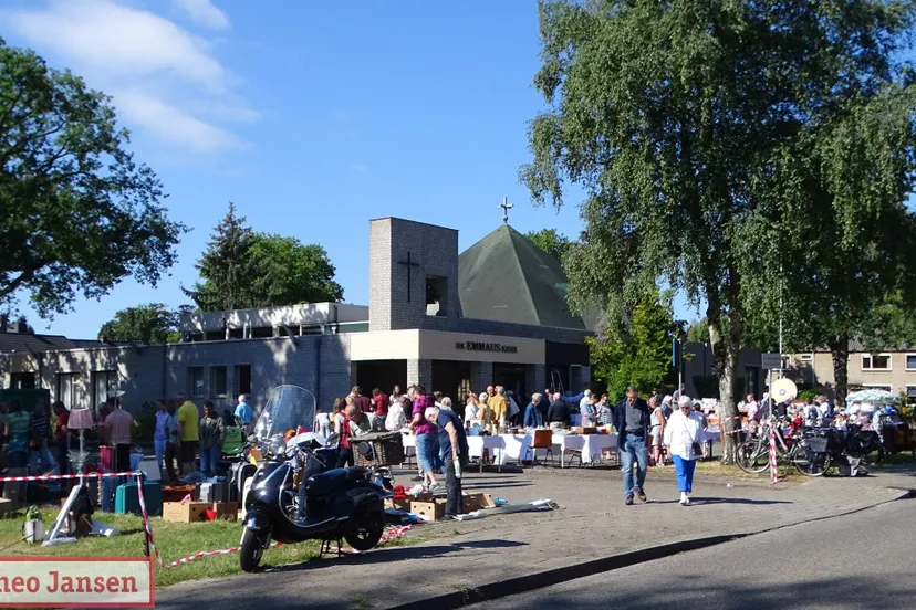 rommelmarkt emmauskerk dieren weer druk bezocht 2022 07 02 2