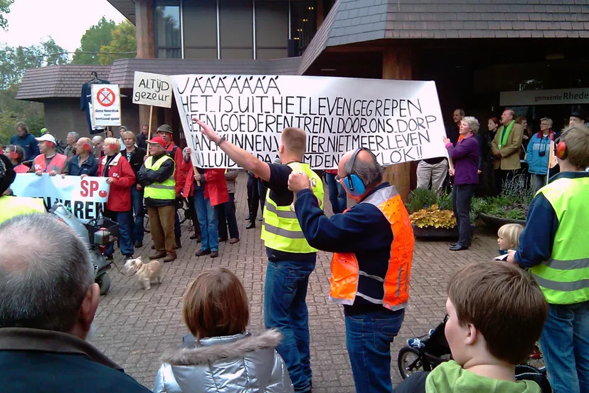 sravzpf7fs6l1xphqd340stfn spoorhinder0