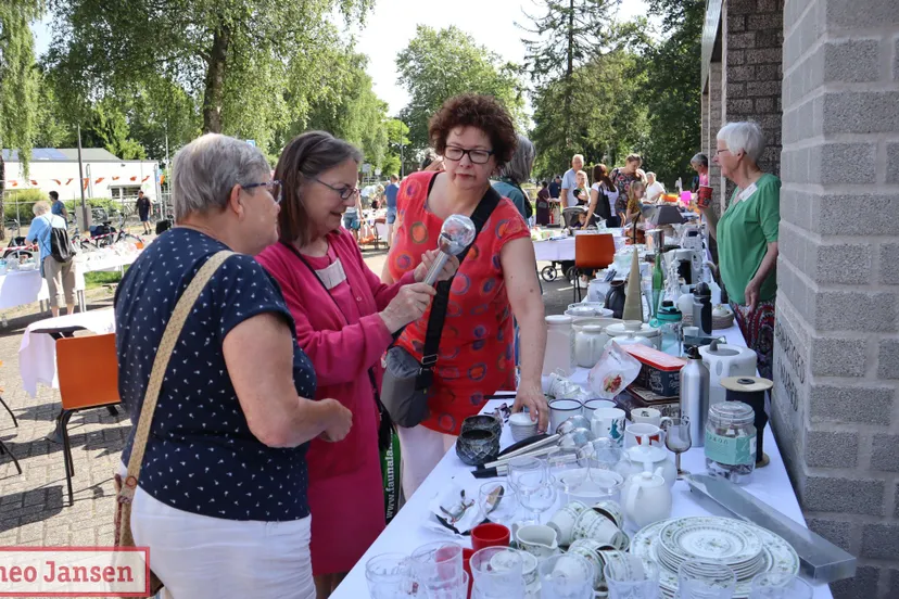 succesvolle rommelmarkt voor de emmauskerk in dieren 29 06 2024 1