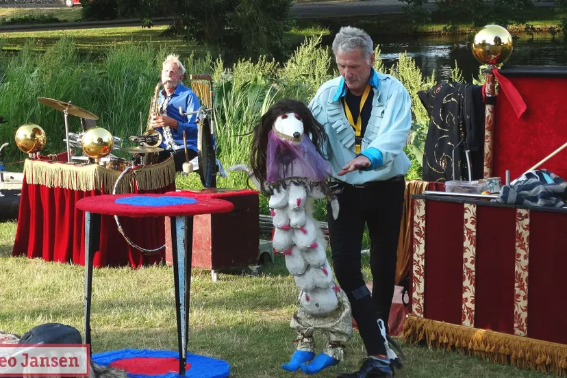 theatergezelschap hilaria speelt vliegende honden bijten niet 23 06 2023 1