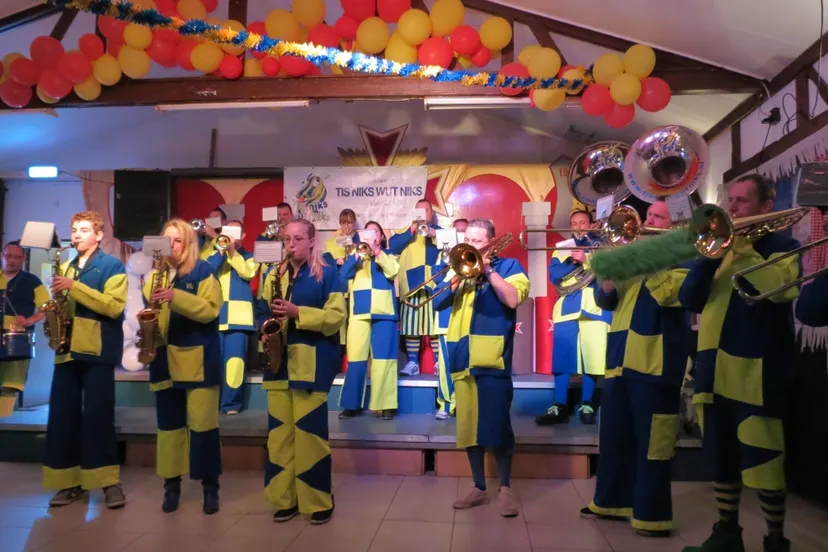 tiqz0bj4ge6z3plqfwkdwewao carnaval001