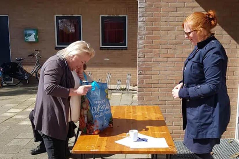 uitdelen paaspakketten inloophuis dieren