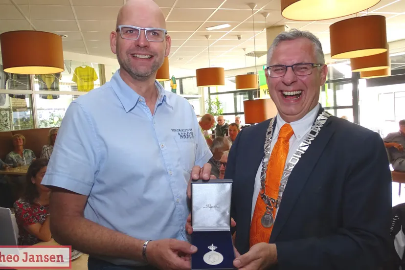 uitreiking erepenning aan dierense veluwerijders 2019 07 07 7