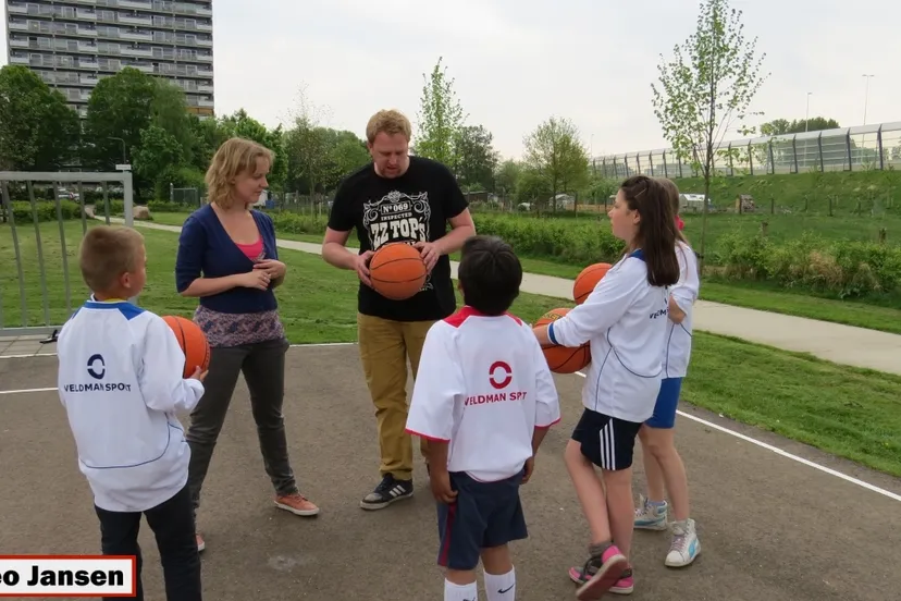 uq6a1v4oxo0eoft7pfhvllcib 2014 04 24 basketbalveld opening 008