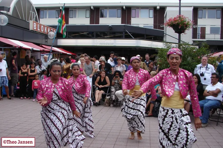 urybf1ygkqy1mhrqtynrsnylc arnhem pasar malam presikhaaf 28juli2013 1