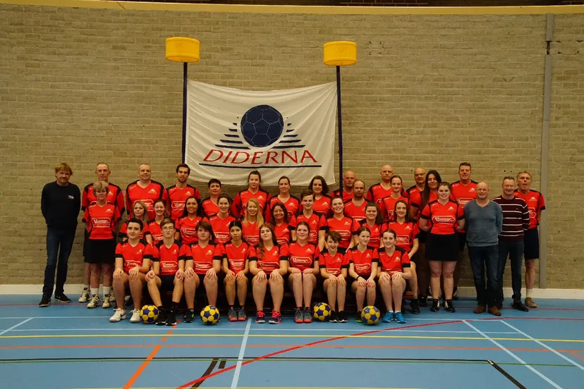 vereniging nieuwe tenues 1